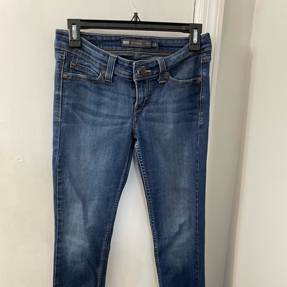 Levi Strauss & Co Demi Curve Low Rise Skinny Jean Size 3/26
